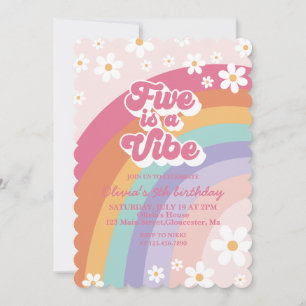 Cinq est une invitation d'anniversaire arc-en-ciel