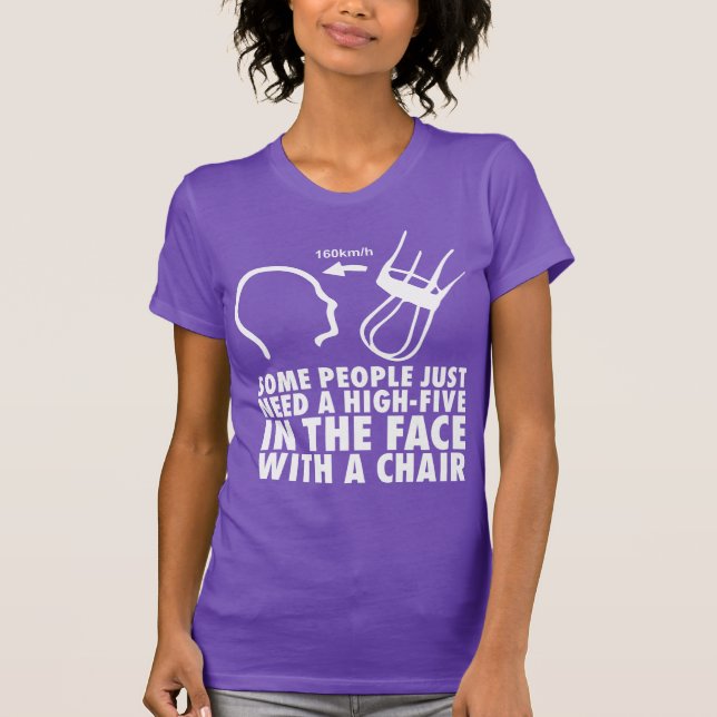 Cinq Hauts Face Avec Une Chaise (Devant)