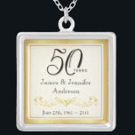 cinquantième Pendentif commémoratif élégant<br><div class="desc">cinquantième Collier de souvenir d'anniversaire -- Cinquantième pendentif d'or élégant d'anniversaire de mariage avec le manuscrit formel et la conception antique mise en rouleau -- Customisez les noms et la date pour votre célébration heureuse. Perfectionnez le cadeau pour votre épouse, mère, grand-mère pour commémorer 50 années d'or ensemble. Cartes, invitations,...</div>