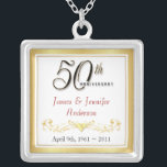 cinquantième Pendentif élégant de souvenir<br><div class="desc">cinquantième Collier de souvenir d'anniversaire -- Cinquantième pendentif d'or élégant d'anniversaire de mariage avec le manuscrit formel et la conception antique mise en rouleau -- Customisez les noms et la date pour votre célébration heureuse. Perfectionnez le cadeau pour votre épouse, mère, grand-mère pour commémorer 50 années d'or ensemble. Cartes, invitations,...</div>