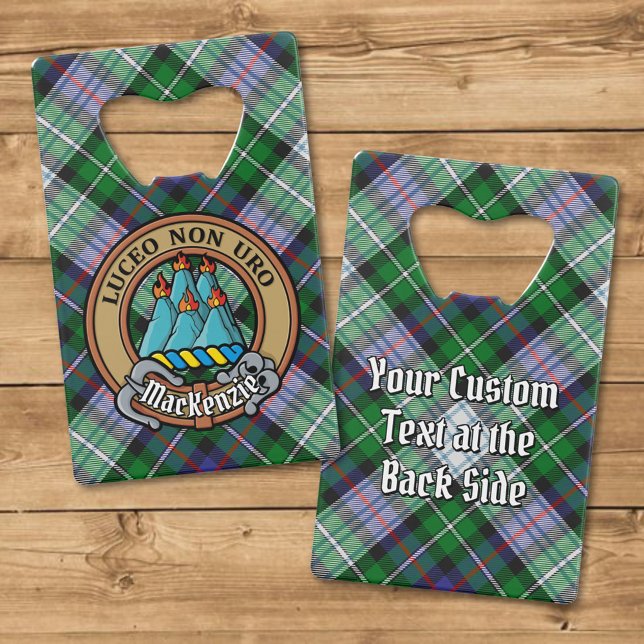 Clan MacKenzie Crest sur Tartan de robe (Créateur téléchargé)
