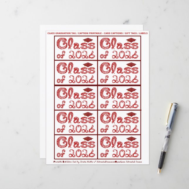 Class of 2026 Graduation Crimson Red Tag Captions (Devant/Arrière en situation)