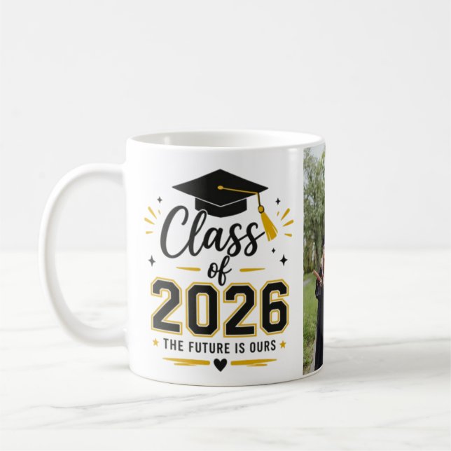 Class of 2026 Mug – The Future Is Ours Graduation  (Gauche)