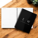Classic Élégant Moderne Minimaliste Nom Monogramme<br><div class="desc">Obtenez l'organisation et le style en un avec notre Classic Elegant Moderalist Monogram Planner. Ce planificateur méticuleusement conçu allie élégance intemporelle et minimalisme contemporain, ce qui en fait un outil essentiel pour rester au-dessus de votre horaire. Conçu avec précision et attention au détail, ce planificateur est plus qu'un simple élément...</div>