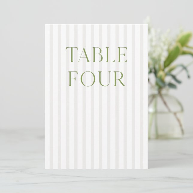 Classic Sage Green & Beige Mariage Numéro de table (Debout devant)