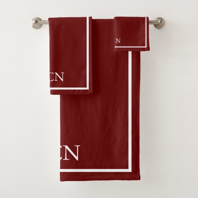 Classique Monogrammé Rouge Bourgogne Bordure Blanc (En situation)