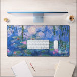 Claude Monet Tons de nappes bleues<br><div class="desc">Ce tapis de bureau présente une belle peinture de l'impressionniste Claude Monet français. Il présente différentes nuances de bleu,  de rose et de vert et est l'un des plus de 200 tableaux d'une série de ce célèbre artiste.</div>