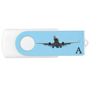 Clé USB Avion moderne et monogramme sur bleu ciel