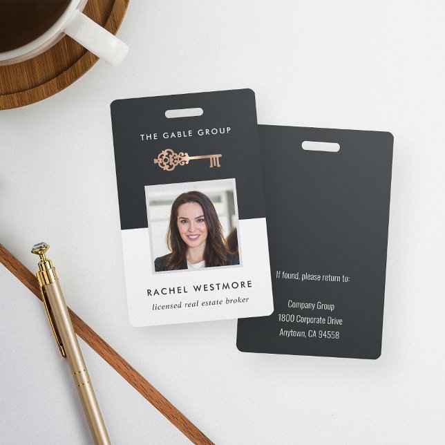 Clé Vintage | Badge d'employé de l'agence immobili (Créateur téléchargé)