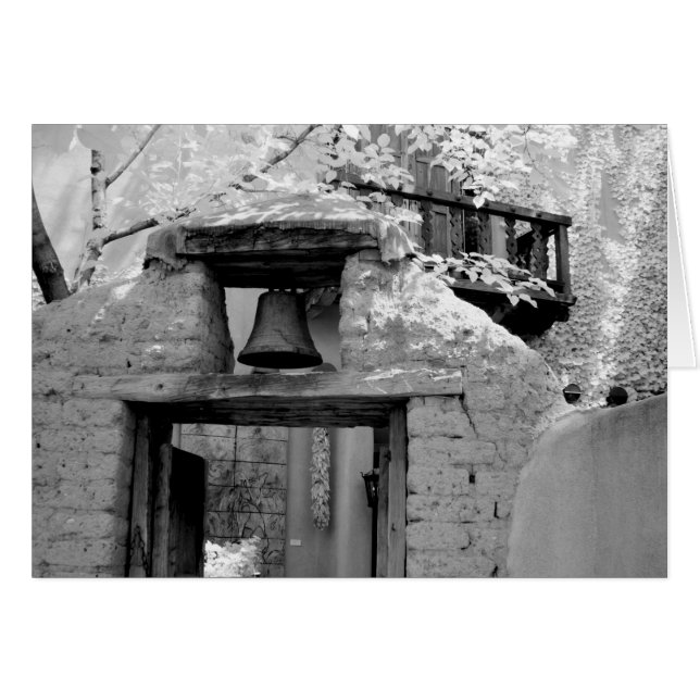 Cloche en adobe brut dans l'entrée, Santa Fe, Nouv (Devant horizontal)