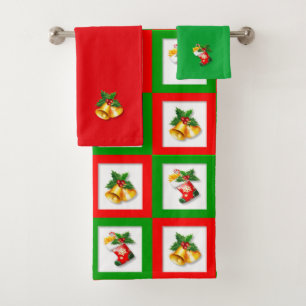 cloches de Noël et chaussette sur fond vert, rouge