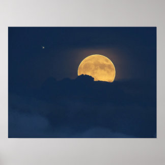 Clouages bleus et affiche de Pleine lune