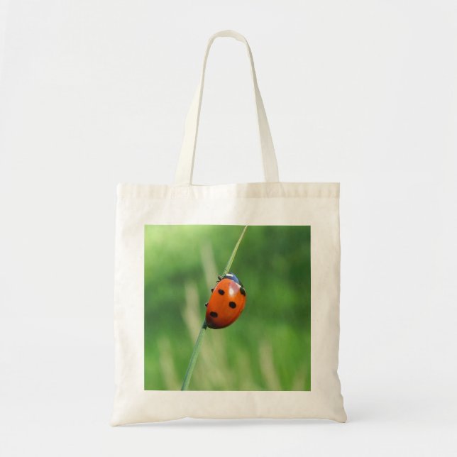 Coccinelle sur une feuille d'herbe Sac (Devant)