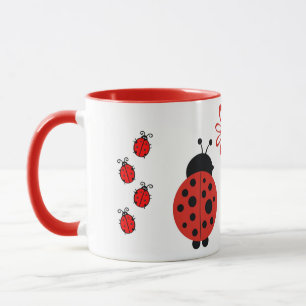 Coccinelles avec la tasse de fleur