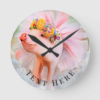 Cochon pourri dans une horloge ronde robe