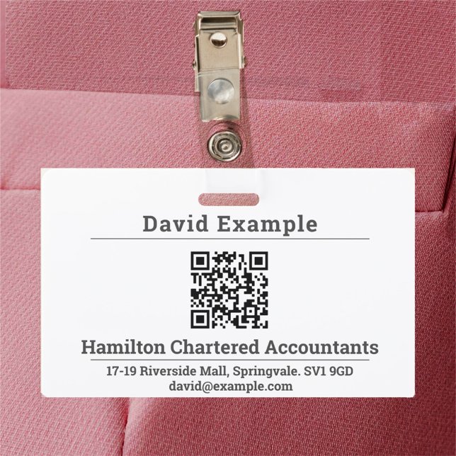 Code QR avec nom et badge d'entreprise (Créateur téléchargé)
