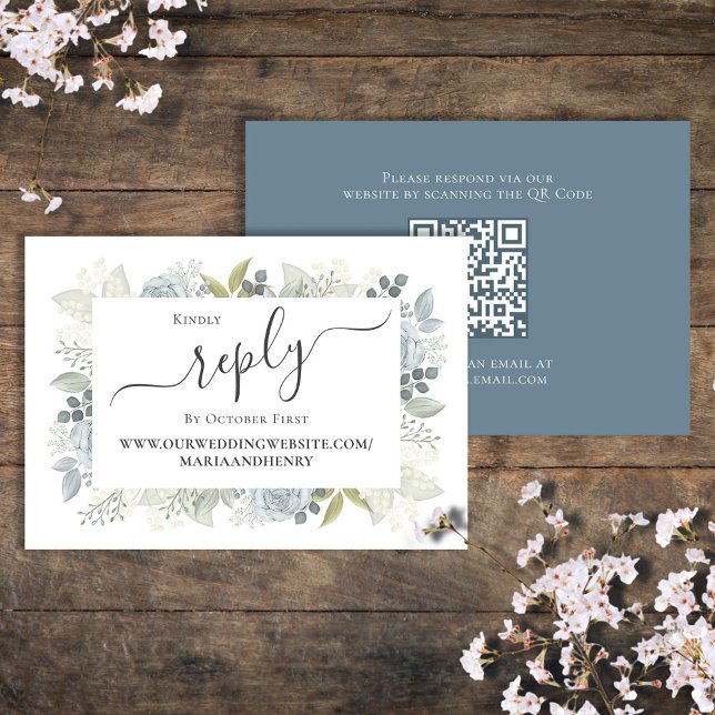 Code QR élégant Floral RSVP en ligne Dusty Blue (Elegant QR Code RSVP Online enclosure card with beautiful blue watercolor floral design. )