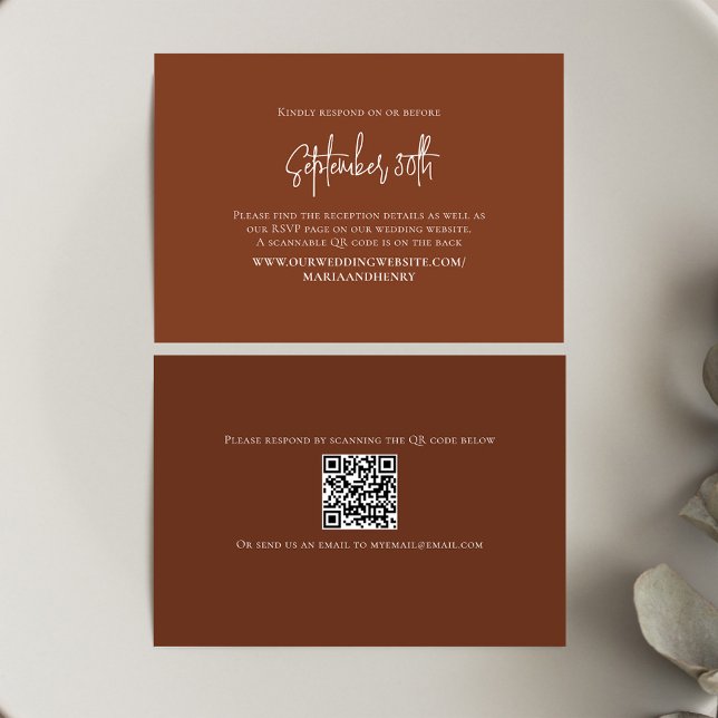 Code RSVP QR élégant Feuille de Bourgogne (Burgundy solid colored rsvp card template.)