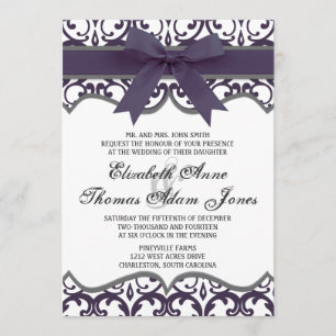 Coeur de damassé avec le faire-part de mariage de