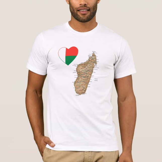 Coeur de drapeau du Madagascar et T-shirt de carte (Devant)