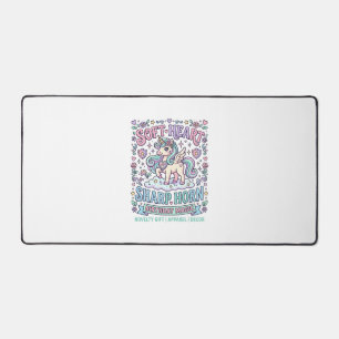 Cœur doux de licorne Corne pointue Typographie gra