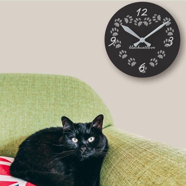 Coeur Empreinte de patte Chat Noir Horloge murale  (If you love black cats, you can add your cat's name or your own to this cute paw print heart clock)