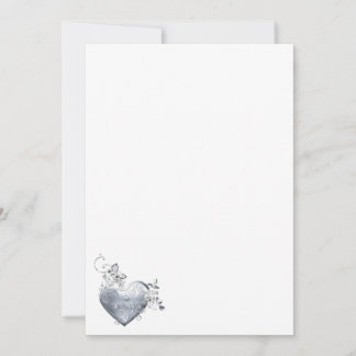 Cœur en filigrane d'argent et roses blanches