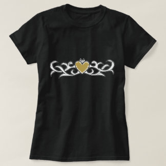 Coeur enveloppé dans la vigne - T-Shirt