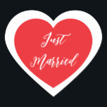 Cœur Sticker juste marié<br><div class="desc">Just Married autocollant de coeur est montré dans une conception double coeur. Couleur rouge</div>