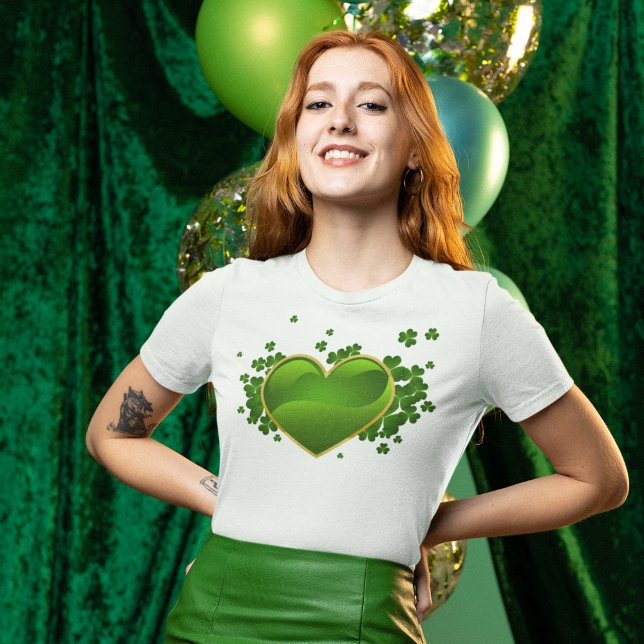 Coeur vert doré avec T-shirt Shamrock (Créateur téléchargé)