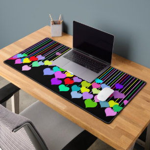 Coeurs arc-en-ciel sur noir