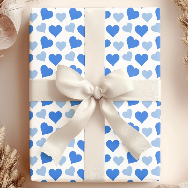 Cœurs bleus charmants sur papier cadeau blanc (Créateur téléchargé)