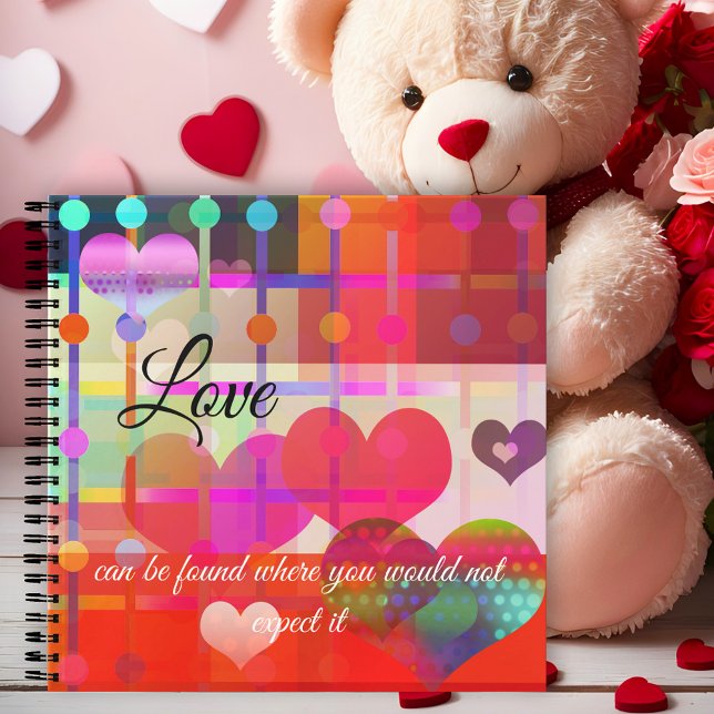 Coeurs colorés Carnet de la Saint-Valentin (A romantic hearts notebook featuring a colorful heart pattern. Great for Valentine's Day)