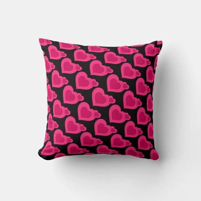 Coeurs d'amour rose Oreiller à lancer noir (Recto)