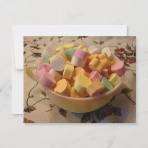 Coeurs de bonbons dans une Teacup Vintage