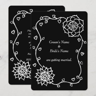 Coeurs de fleurs blanches sur les invitations noir