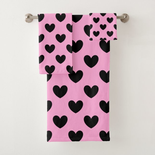Coeurs de polka noir sur coton bonbon rose (En situation)