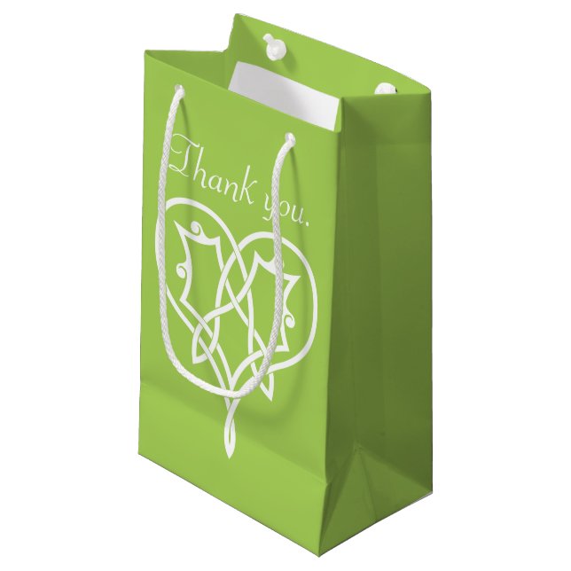 Coeurs de tissage celtique dans le sac cadeau Peri (Devant Angle)