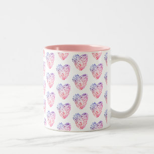 Coeurs du coeur dessinant une Mug à deux tons