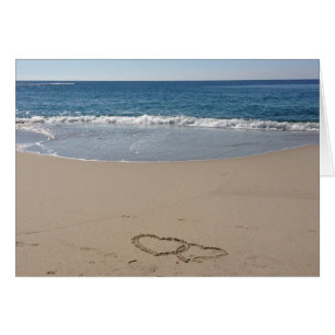 Coeurs ensemble dans le sable