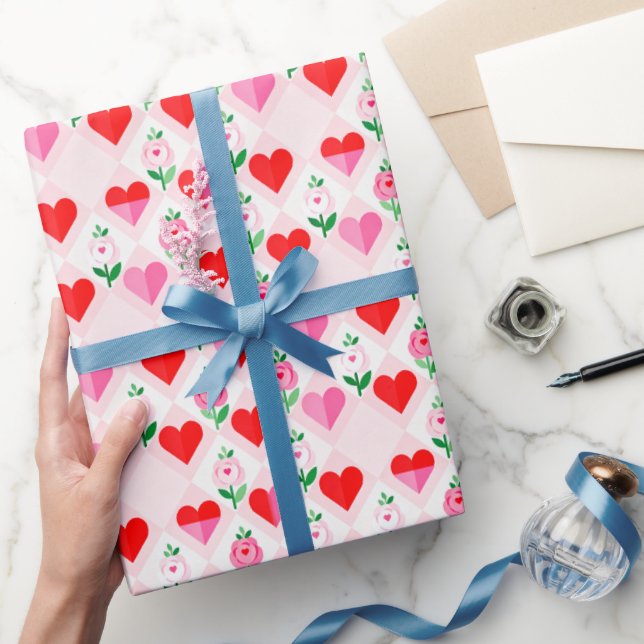 Cœurs et fleurs sur papier cadeau diamant Saint Va (Cadeaux)