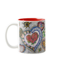Coeurs et tasse de fleurs