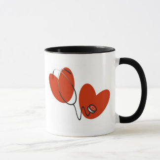 Coeurs et tasse de stéthoscope