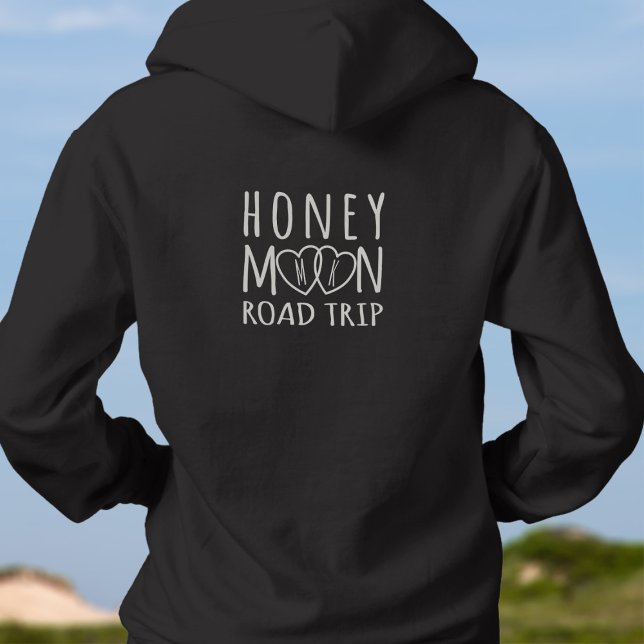 Coeurs monogrammes Sweat - shirt à capuche de voya (Hoodie up on your Honeymoon Road Trip and tell the world you're newlyweds. Add your initials)