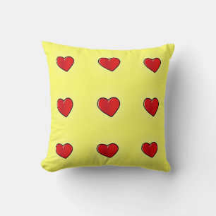 Coeurs rouges sur coussin jaune