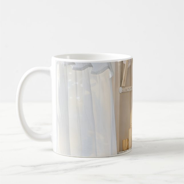 Coffee Mug Curtain in the Wind (Gauche)
