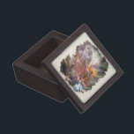 Coffret A Bijoux Mariage indien américain Night Vignette<br><div class="desc">Mariage américain Nuit Beau collage surréel d'un couple d'Indiens américains - elle s'agenouille devant lui sur les rochers rouges - tandis que sa main repose sur son épaule - ceci est superposé sur un arrière - plan de plumes abstraites - dans le coin supérieur gauche est une vignette de nuage...</div>