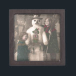 Coffret A Bijoux Photo de Christmas Girls et Snowman Vintage<br><div class="desc">A charming antique 1910 French Christmas photo postcard of two pretty,  adorable little girls happily hugging and posing with their solive snowman friend,  as snow flow down upon them. Wishing a Joyeux Noel.</div>