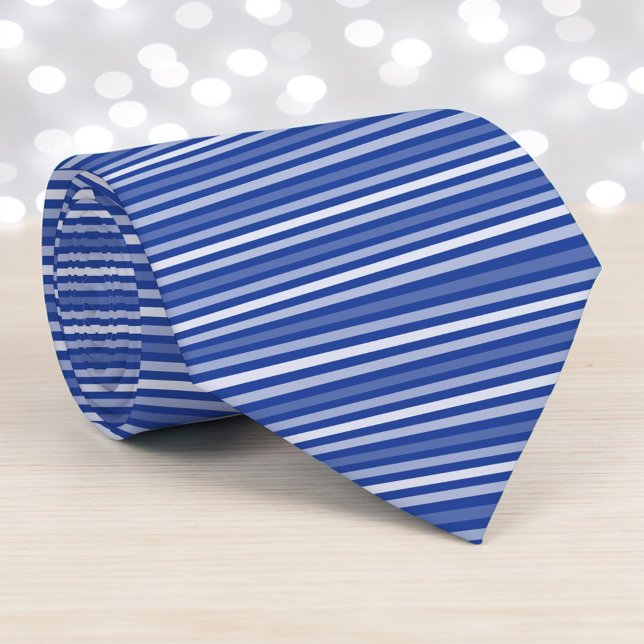 Col cravate rayures couleur bleue (Créateur téléchargé)