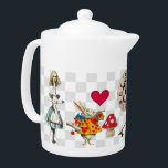 Collage du pays des merveilles<br><div class="desc">Théière blanche moyenne de porcelaine avec des images vintages du tout le pays des merveilles de choses. Il y a vers l'arrière une horloge, une "boisson je" bouteille, une fausse clé en laiton, Alice quand elle était de 10 pieds de grande, le lapin blanc, un chat de disparition de Cheshire,...</div>